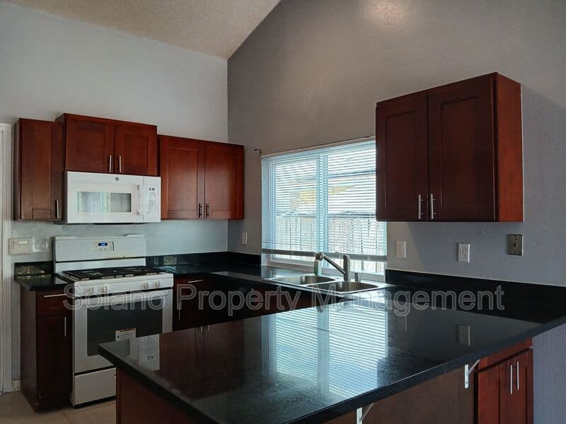 Vallejo House: 400 Mokelumne Drive
