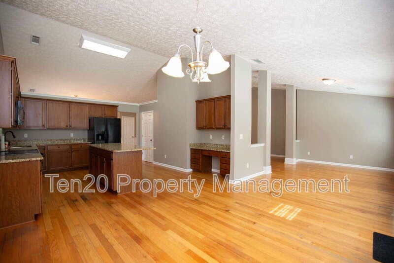 Phenix City House: 6 Woodmere Ct