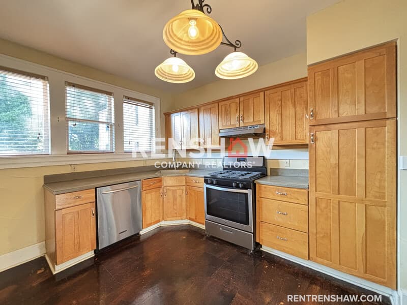 Memphis House: 662 S Mclean Blvd