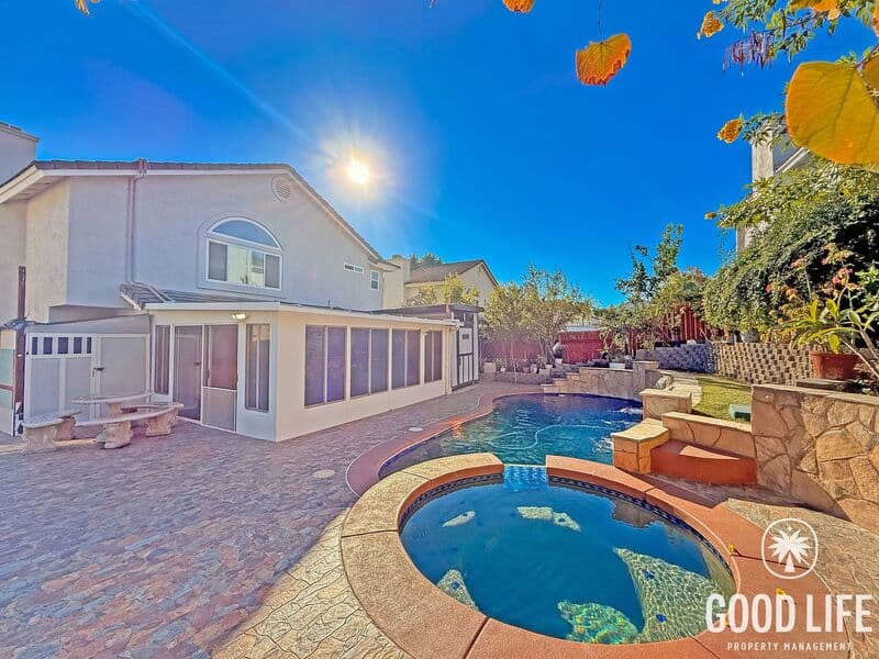 Escondido House: 1900 Angeles Gln