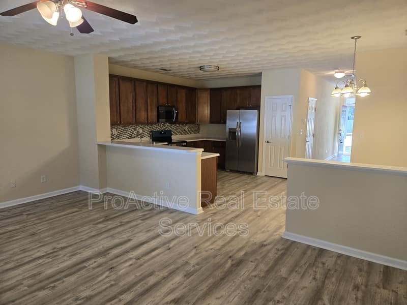 Chesapeake Condo: 2008 Paramont Ave