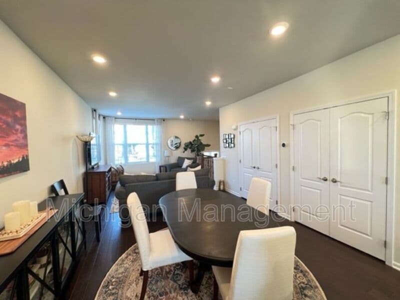 Plymouth Condo: 263 N Sydney Ct
