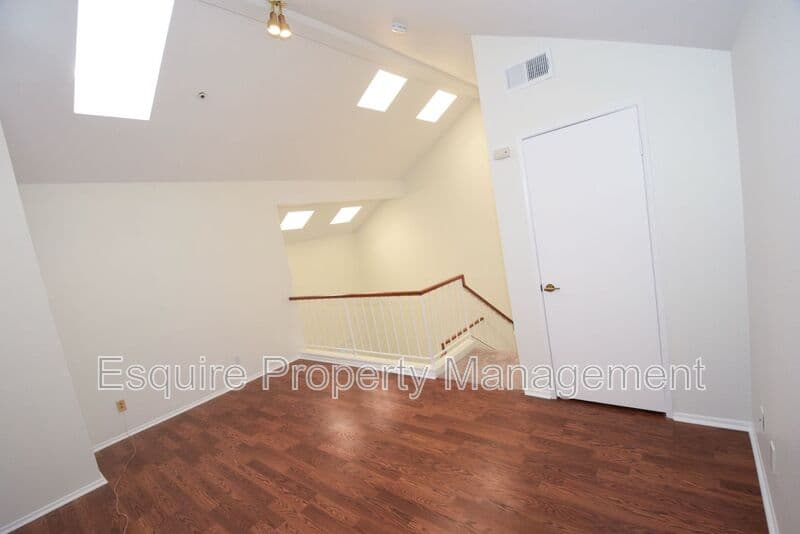CAMARILLO House: 804 CALLE LOS GATOS