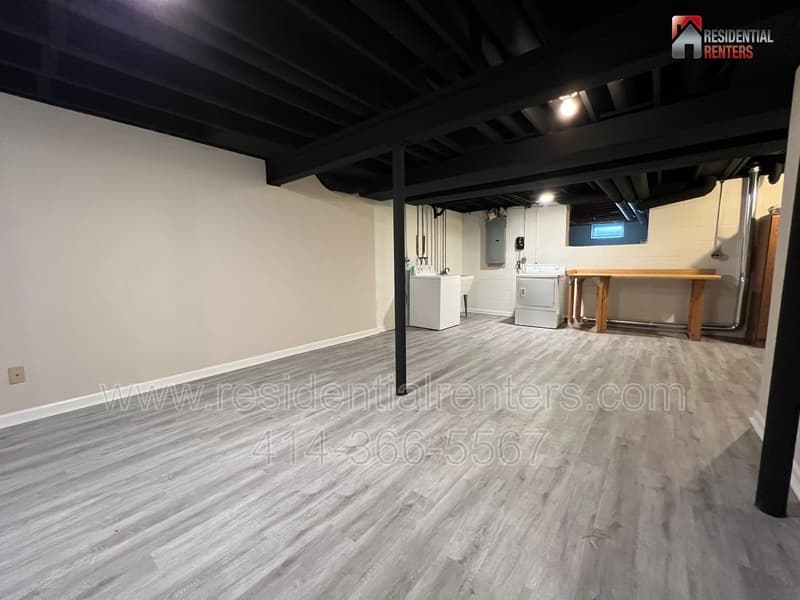 New Berlin House: 13311 W Ferguson Rd