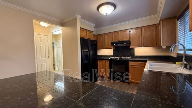 Roseburg Condo: 172 NE Rifle Range St