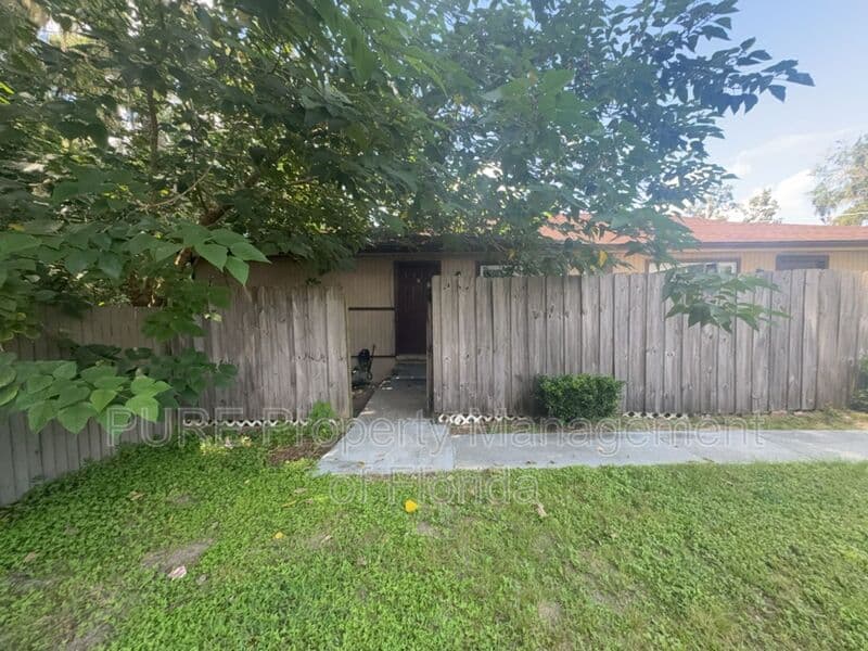 Ocala House: 1970 SE 40 Street Rd