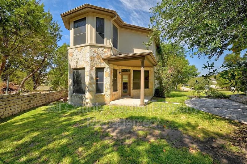 Lakeway House: 101 Cheerful Court