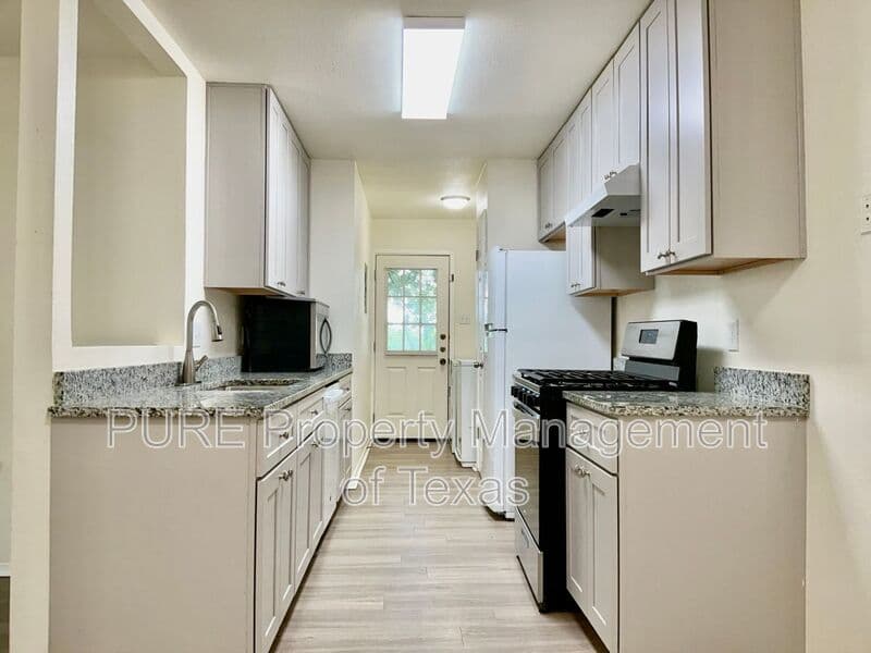 Round Rock Condo: 418 Parkhill Cv