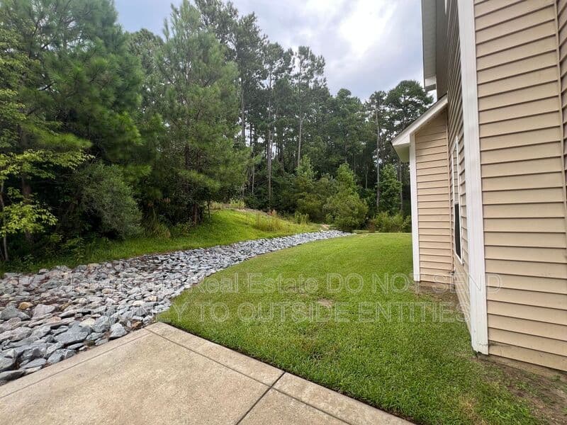 Fayetteville House: 6426 Burnside Place