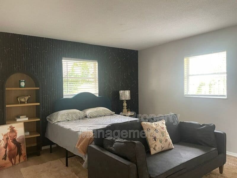 Sarasota House: 2229 Montclair Dr