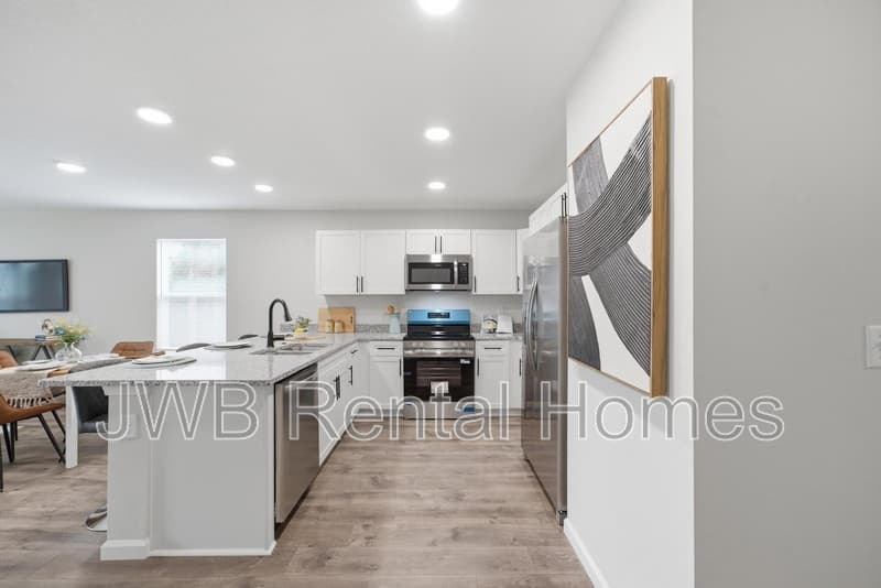 Jacksonville House: 7648 Eaton Ave
