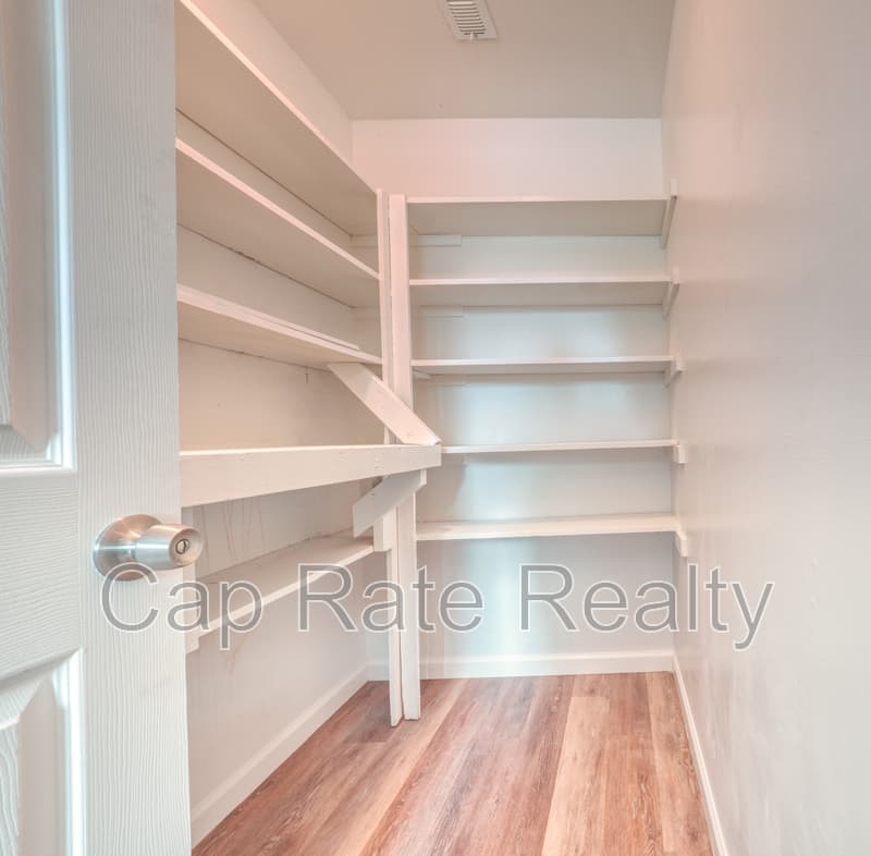Columbus House: 3738 Arkwood Ct