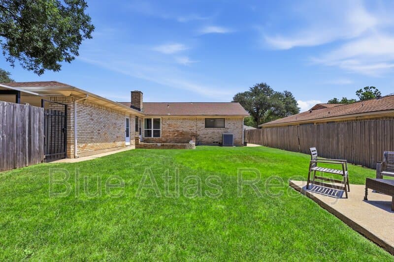 Dallas House: 5019 Blanchard Drive