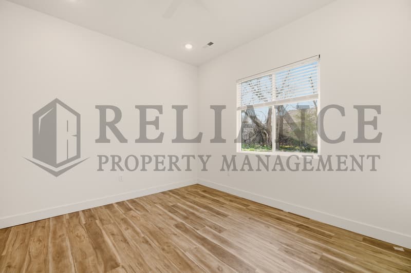 Valley Center House: 701 E Elmwood St