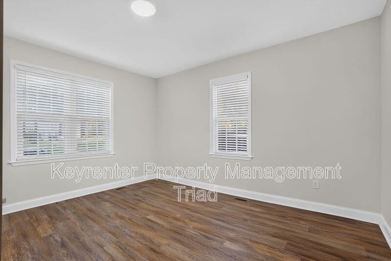 Greensboro House: 814 Douglas St