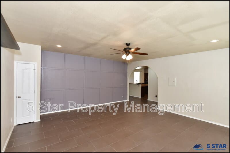 El Paso House: 4913 Adrian Campos St !!