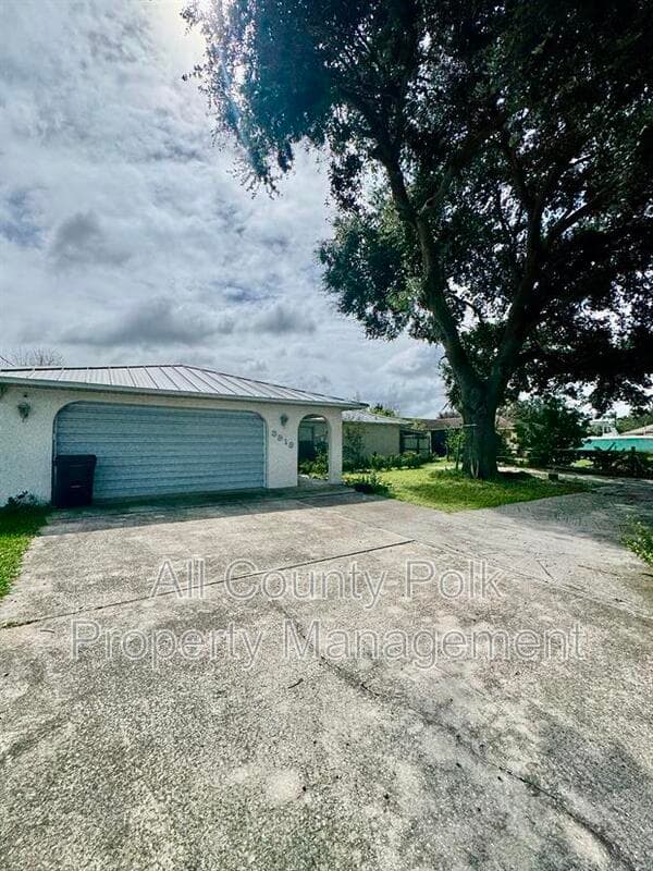 Lakeland House: 3919 Lehman Ct