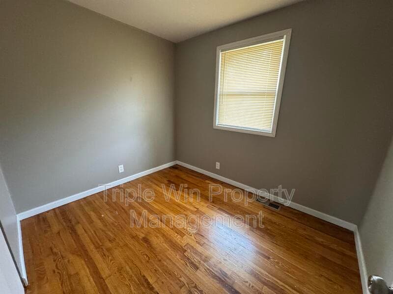 Saint Louis House: 1372 Farmview Ave