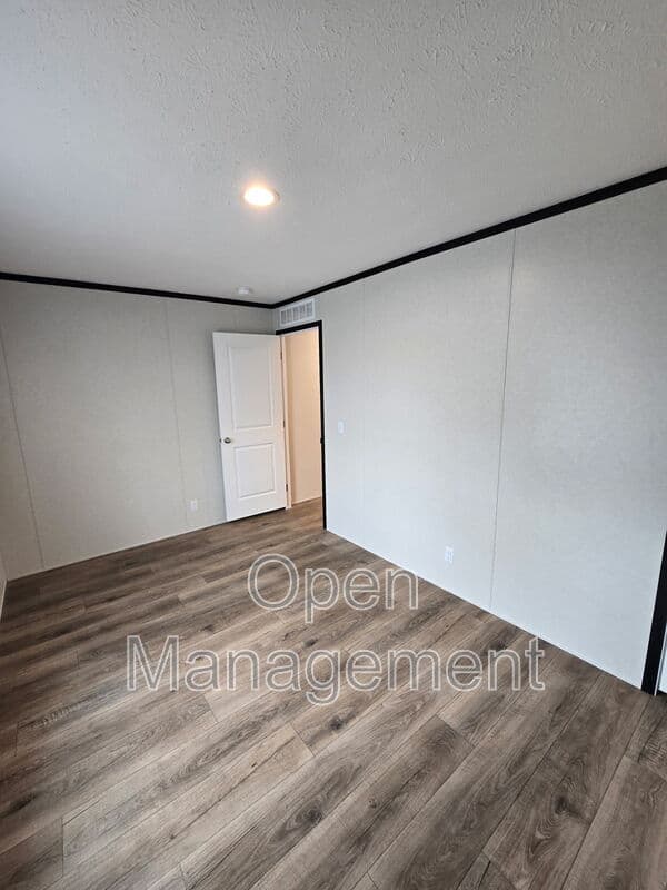Huxley, House: 511 E 1st Street