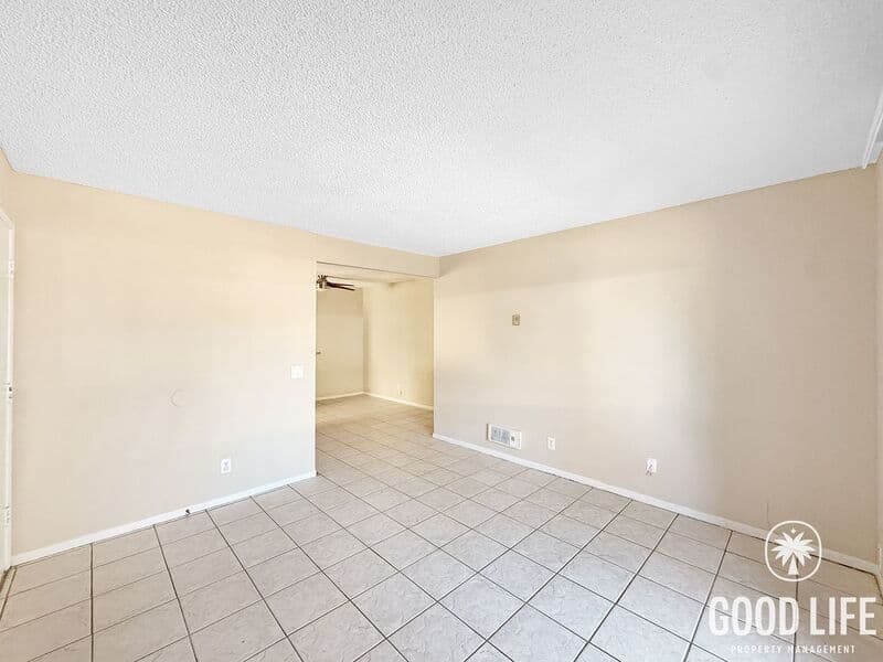 Escondido Condo: 512 Sandalwood Place