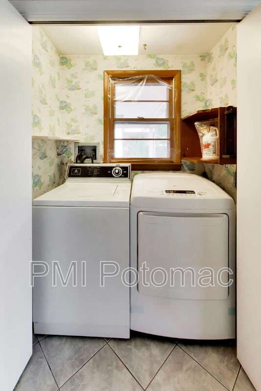 Silver Spring House: 11714 College View Drive