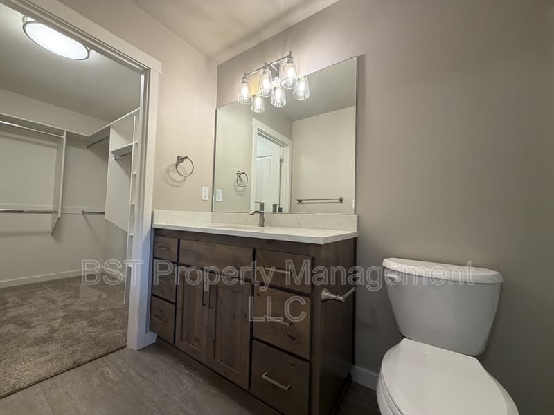 Keizer Townhome: 4035 Filbert St NE, Keizer, OR 97303