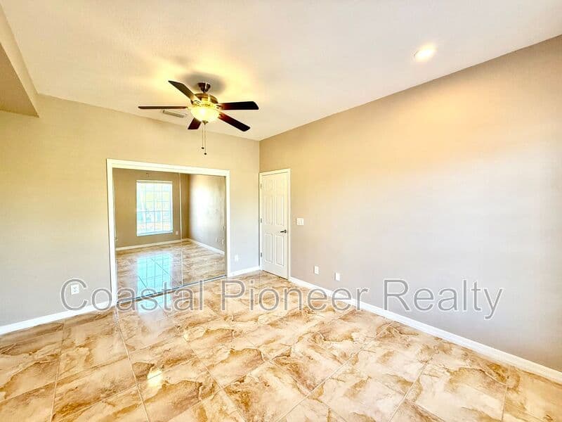 Largo House: 10334 Longwood Dr