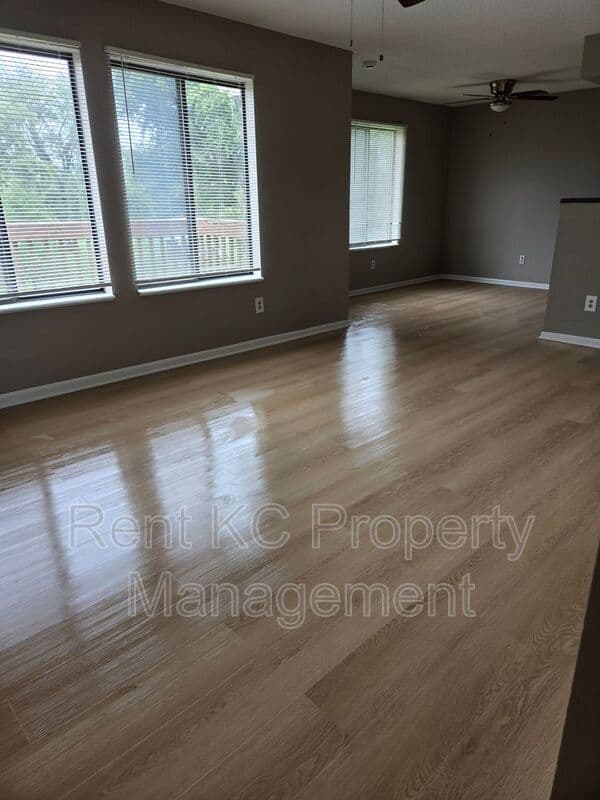 Smithville Condo: 208 W. Main Street