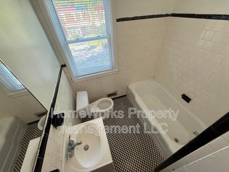 BALTIMORE House: 2733 ELLICOTT DR