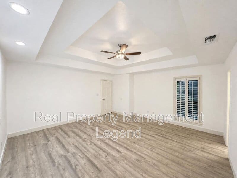 Benbrook House: 70 Legend Road