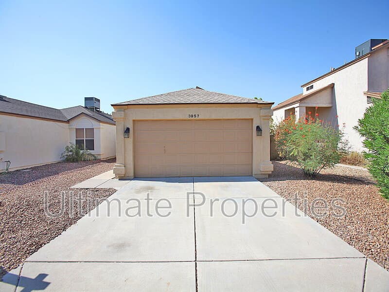 Glendale House: 3957 W Chama Dr