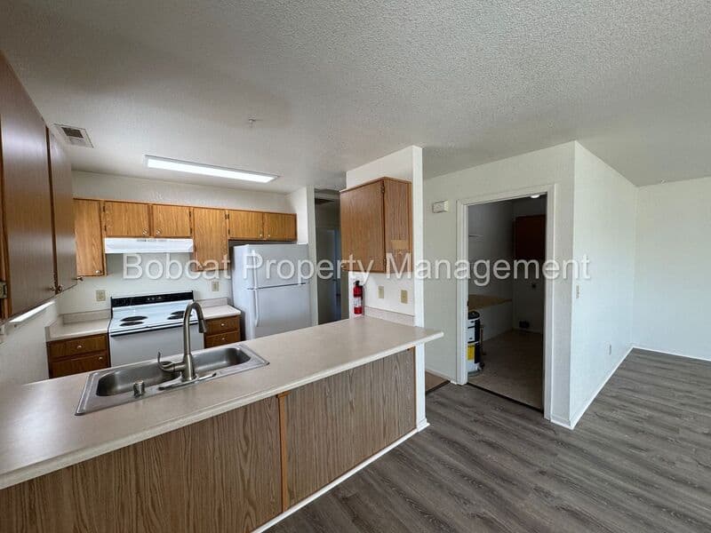Dayton Condo: 136 Dayton Village Parkway