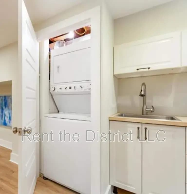 Washington Townhome: 37 Rhode Island Avenue NW