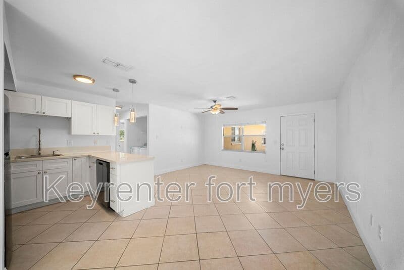 Fort Myers House: 13403 Pine Needle Ln