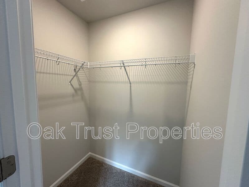Summerville House: 127 Swaying Palm Dr