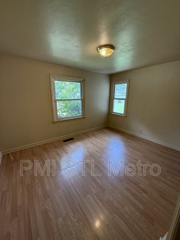 St. Louis House: 1246 Darr Dr