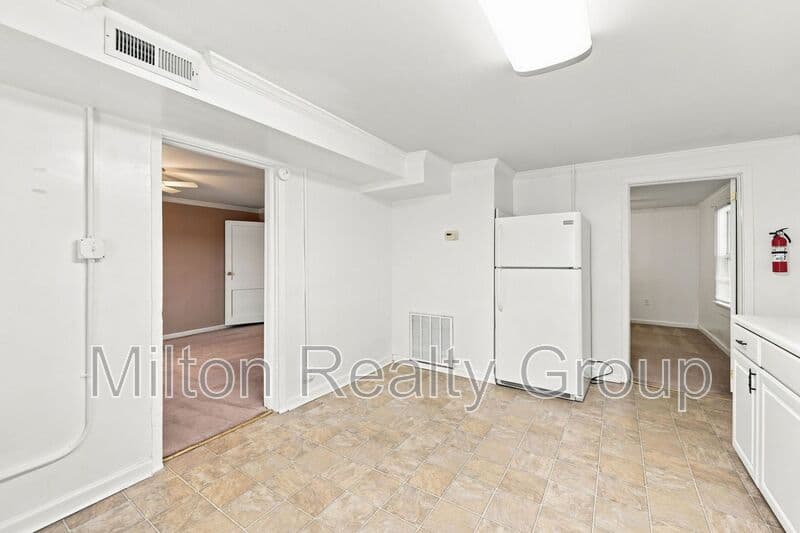 Four Oaks Condo: 101 E. Woodall St.