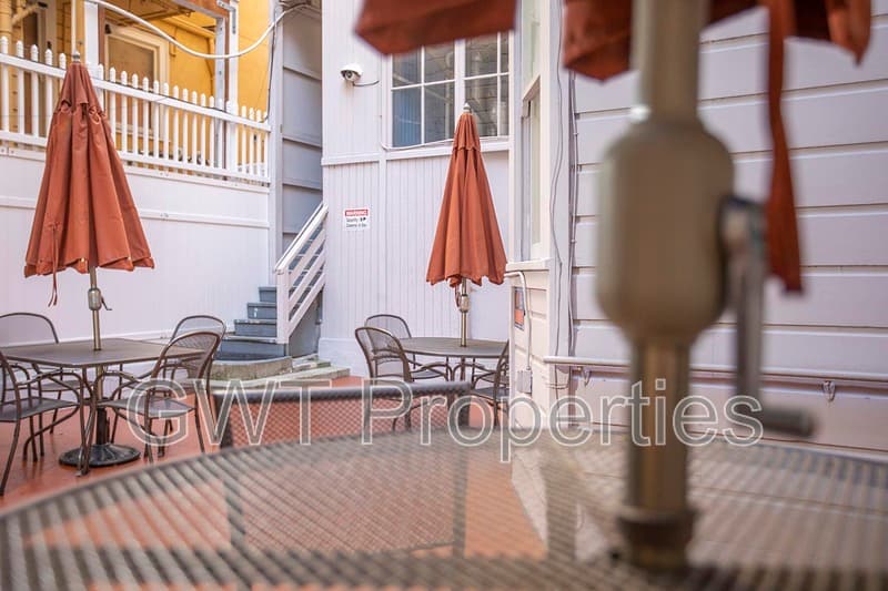San Francisco House: 319 Ivy Street