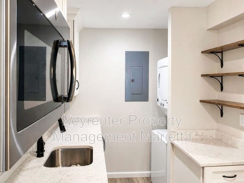 Decatur House: 510 Ponce De Leon Avenue