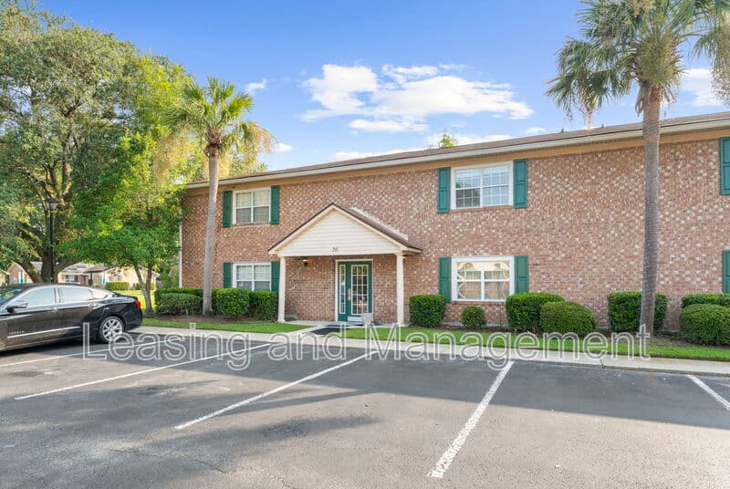 Ladson Condo: 201 Oakmont Avenue