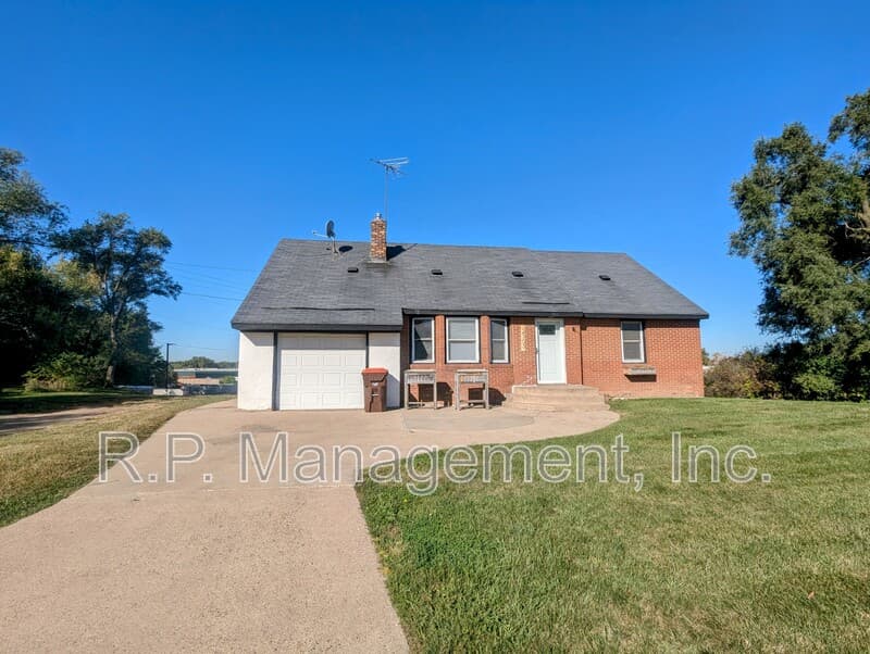Maplewood House: 2303 Atlantic St