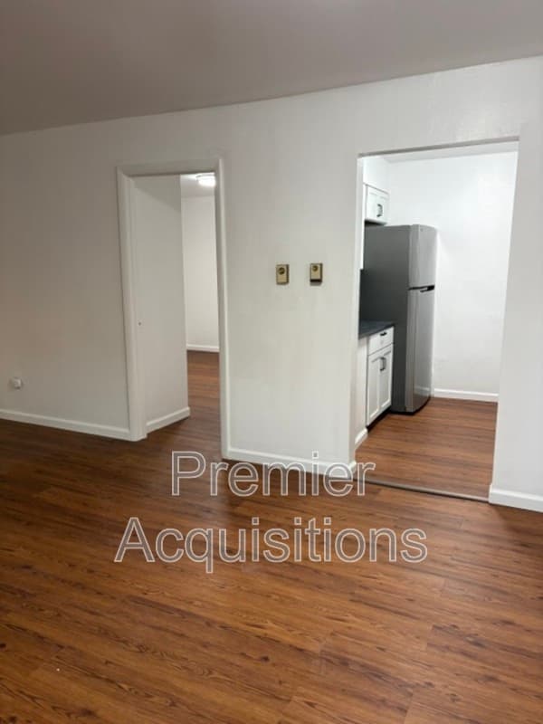 Belleville Condo: 307 N 45th St