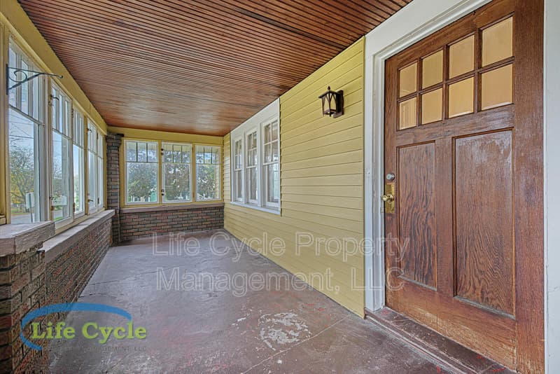 Grand Rapids House: 148 Diamond NE