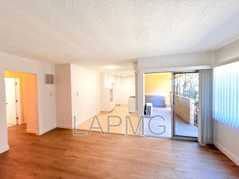 Inglewood House: 853 W Beach Avenue