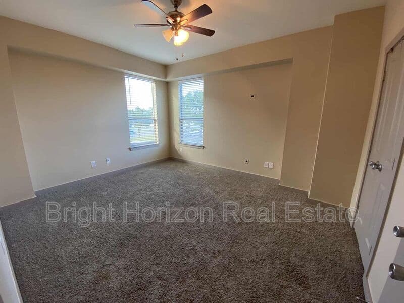 Hurst Condo: 3621 Valley Vista Drive