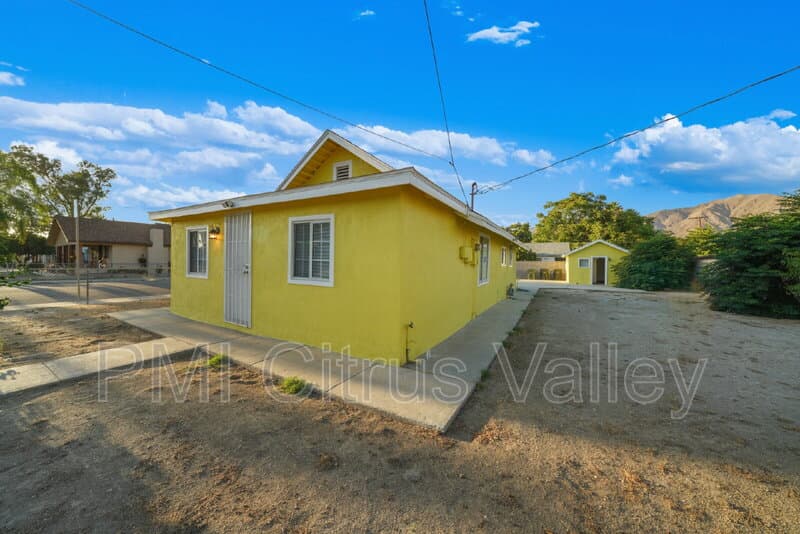 San Jacinto House: 359 East 1st Street