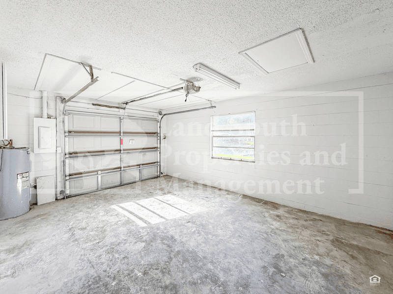 Lakeland House: 5011 Woodgreen Lane