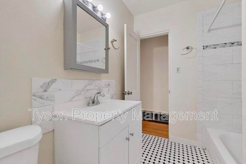 Albuquerque House: 1028 Princeton Dr NE