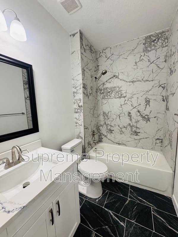 New Port Richey House: 6065 Vermont Avenue