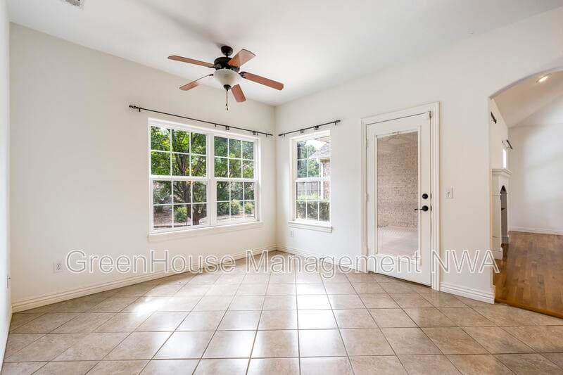 Bentonville House: 4003 SW Hawthorne Place